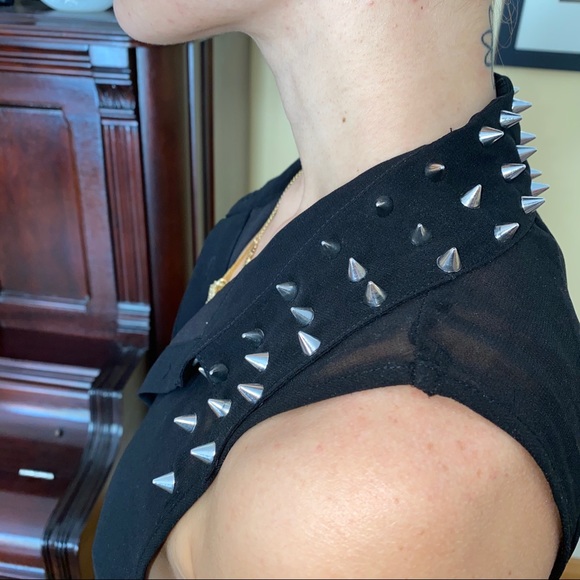 Sleeveless dress shirt w studded collar (size XS) - Picture 3 of 4